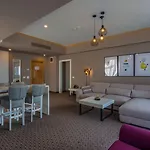 Nyota & Conference Center Mamaia