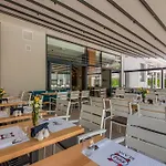 מלון Nyota & Conference Center