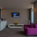Nyota & Conference Center מלון