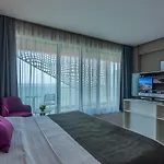Nyota & Conference Center 4*
