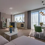 Nyota & Conference Center מלון 4*