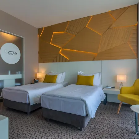 Nyota & Conference Center 4*