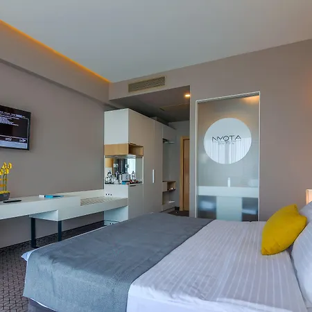 Nyota & Conference Center מלון 4*