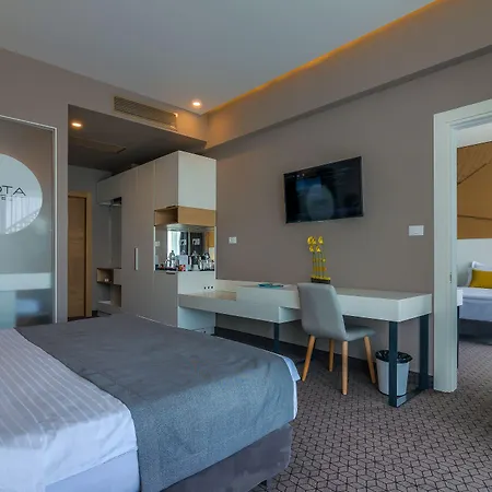 Nyota & Conference Center 4*