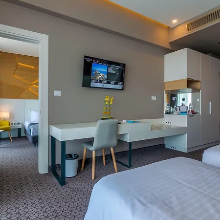 Nyota & Conference Center 4*