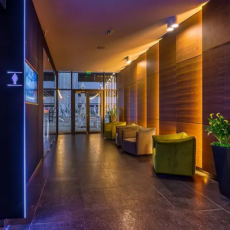 מלון Nyota & Conference Center 4*