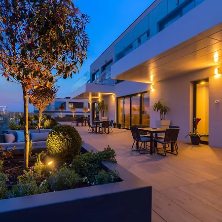 Nyota & Conference Center Mamaia