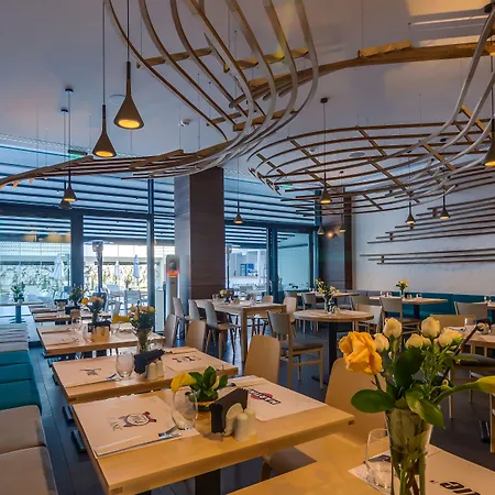 Nyota & Conference Center فندق مامايا