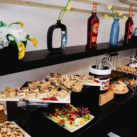Nyota & Conference Center Hotell Mamaia