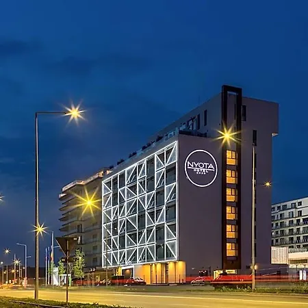 Hotel Nyota & Conference Center 4*
