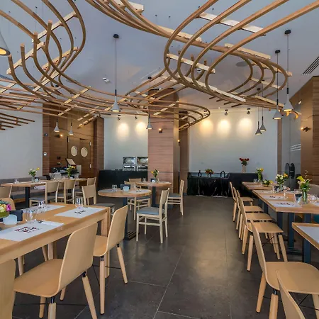 Hotel Nyota & Conference Center 4*