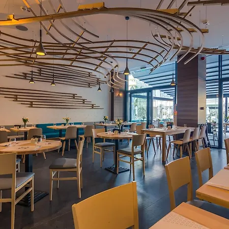 Nyota & Conference Center 4*