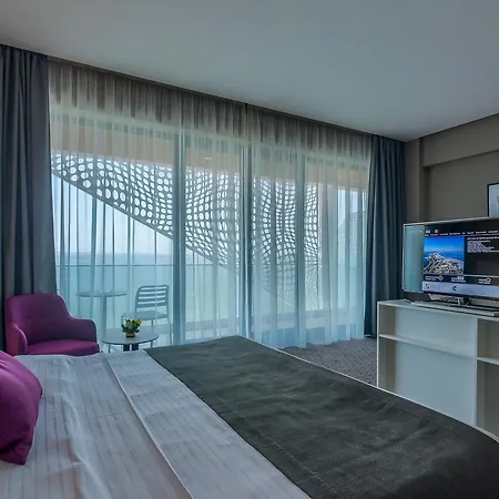 Nyota & Conference Center 4*