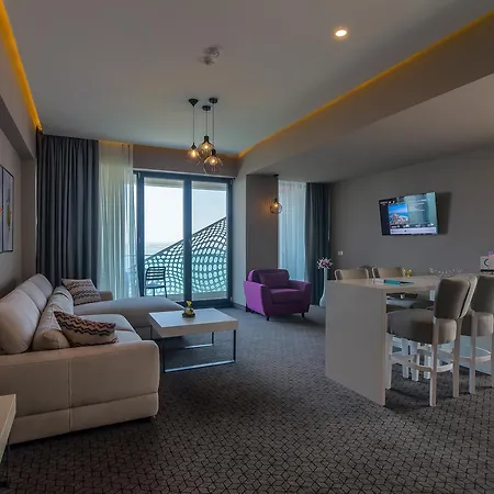 Nyota & Conference Center מלון 4*