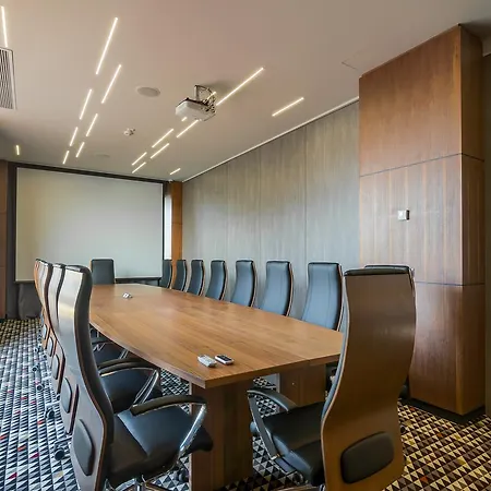 מלון Nyota & Conference Center מאמאיה