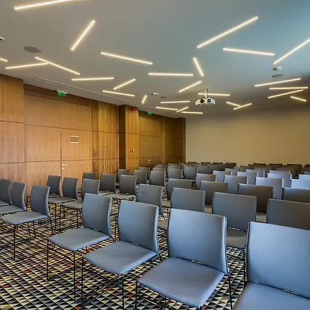 Nyota & Conference Center 4* מאמאיה