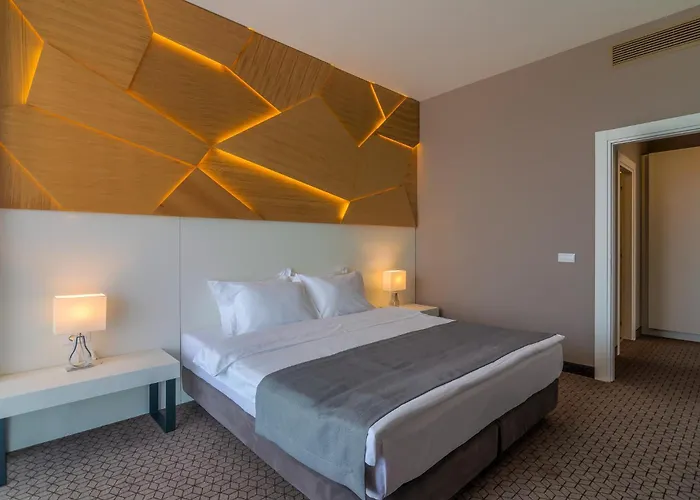 Nyota & Conference Center Mamaia