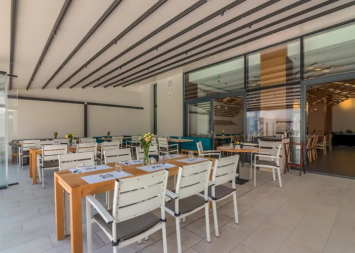 Nyota & Conference Center Hotel 4*