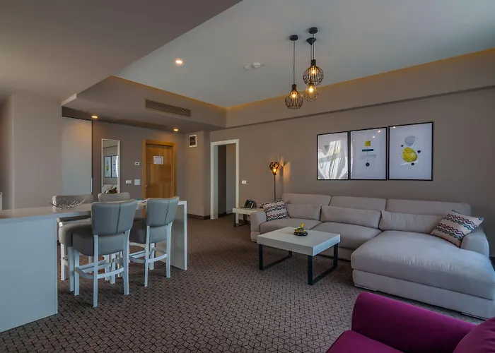 Nyota & Conference Center Mamaia