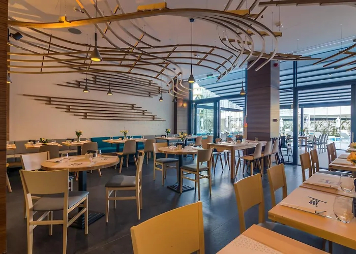 Nyota & Conference Center 4*