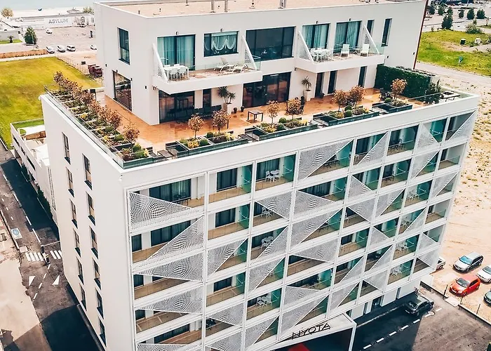 Nyota & Conference Center Hotel 4*